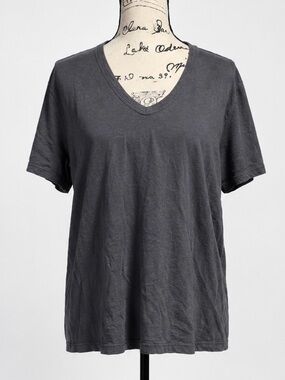 Universal Thread V-Neck Short Sleeve Tee - Charcoal